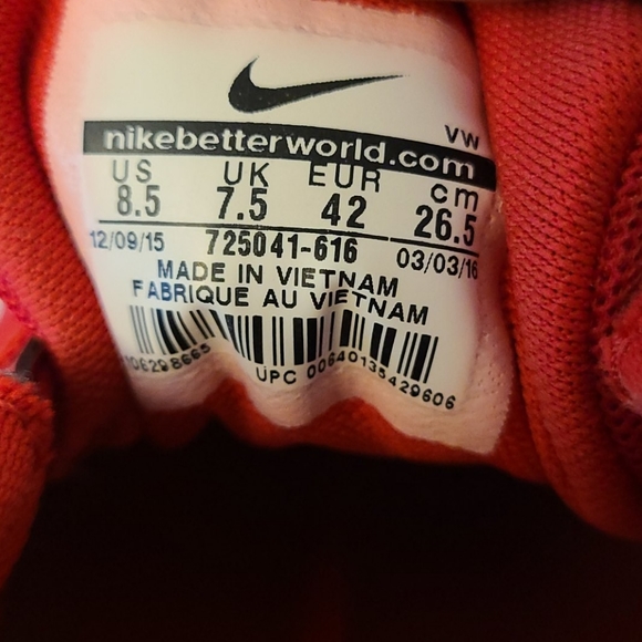 Nike Shoes - Picture 4 of 4